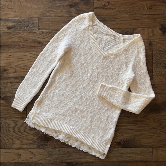 Knitted and Knotted v-neck sweater - Picture 4 of 8